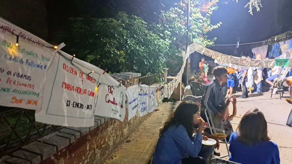 Bordadoras en Paseo de la Memoria de Villa elisa