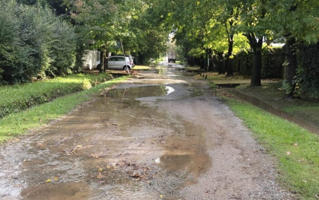 Calles con barro en Villa Elisa